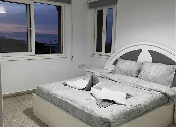 アパート Marine ファマグスタ